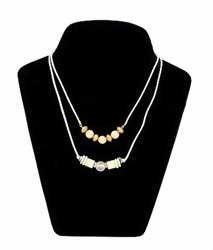 Zeige Details für Perlen und Scheiben auf Kordelkette Bild von Perlen und Scheiben auf Kordelkette